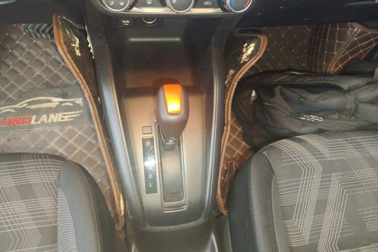 Used Nissan Kicks 2020 1.5L XL CVT Cool Enjoyment Edition Gear Lever