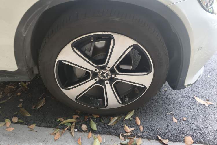 Used Mercedes-Benz GLC 2019 GLC 300 L 4MATIC Dynamic Model Right Front Wheel Hub