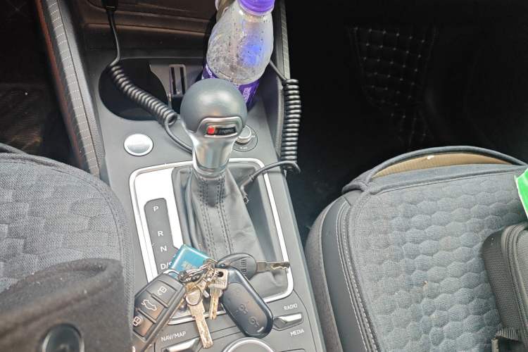 Used Audi Q2L 2020 35 TFSI Fashion Dynamic Model Gear Lever