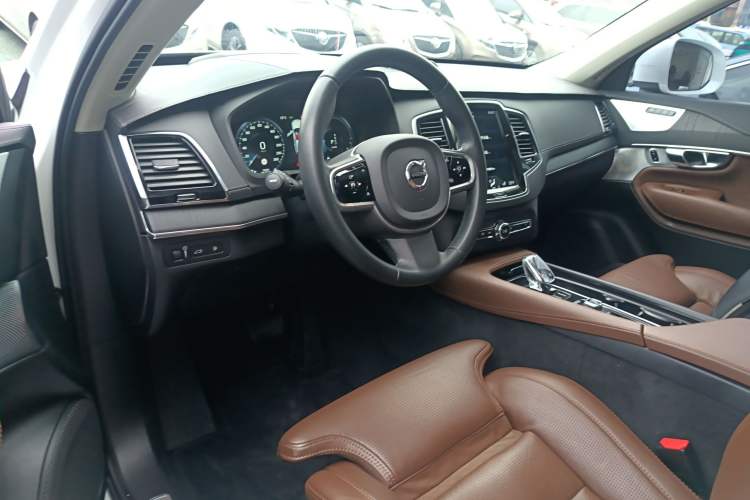 Used Volvo XC90 New Energy 2020 Facelift E-Drive Hybrid T8 Luxury Prestige 7-Seater Center Console