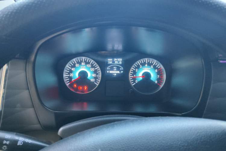 Used Jinbei Gold Hiace 2023 1.5L Passenger Vehicle Engineering Lion 5/6/7 Seater
