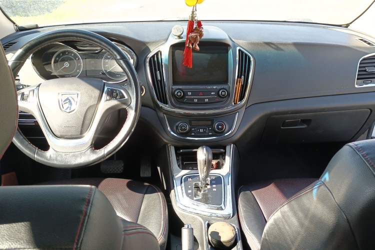 Used Baojun 560 2017 1.8L iAMT Comfort Model Center Console