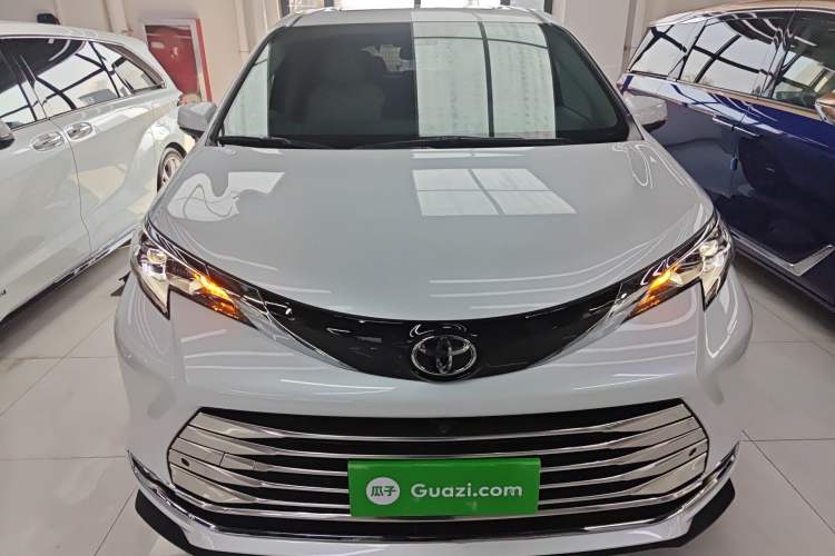 Used Toyota SIENNA 2024 2.5L Hybrid Comfort Edition Front