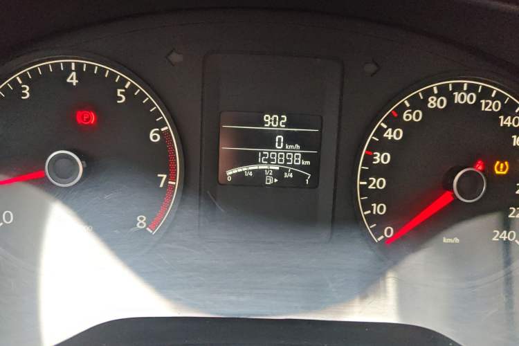 Used Volkswagen Sagitar 2014 1.6L Manual Comfort Model Odometer Close Up