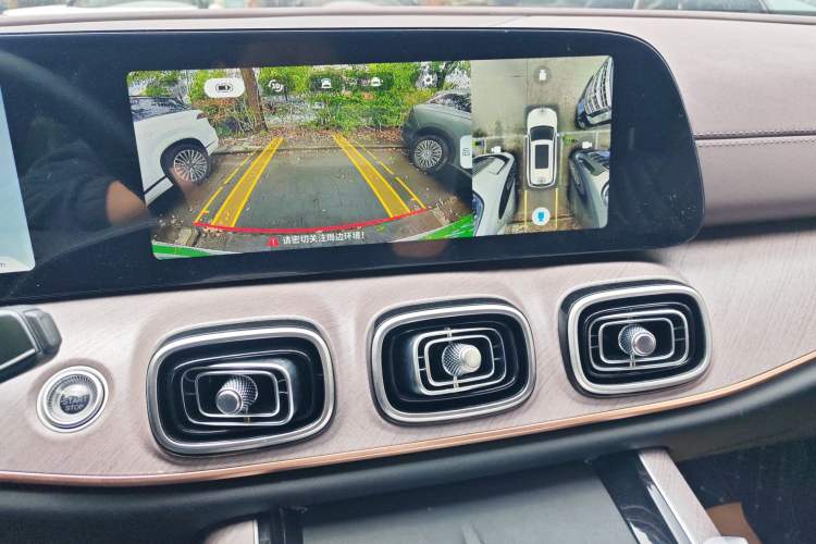 Used Chery Tiggo 9 2025 2.0T Automatic Two-Wheel Drive Luxury Edition 5 Seats Audio And AC Panel