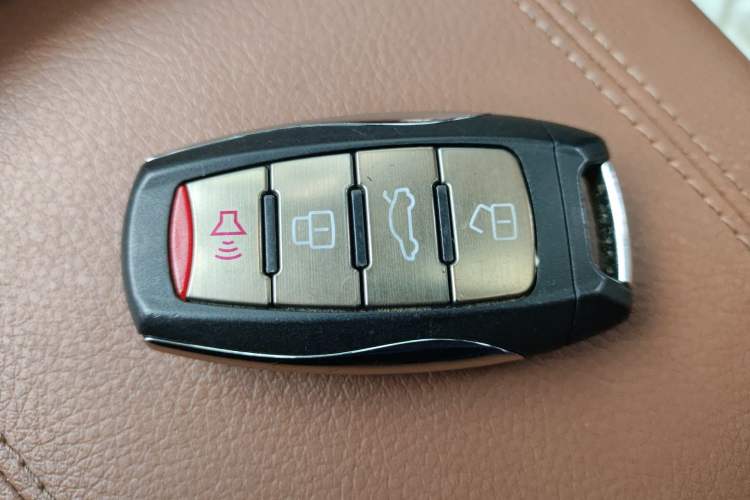 Used Haval H8 2015 2.0T Two-Wheel-Drive Luxury Version
