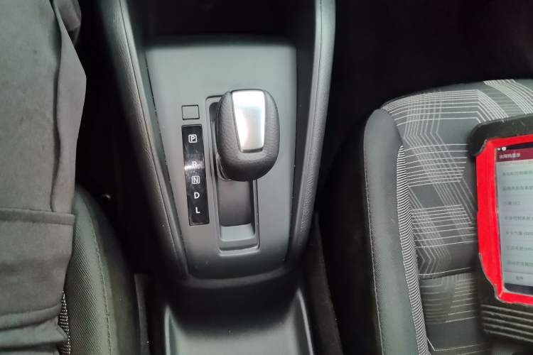 Used Nissan Kicks 2021 1.5L XL CVT Cool Enjoyment Edition Gear Lever