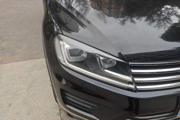 Used Volkswagen Touareg 2017 3.0 TSI Touareg Model Right Front Headlight