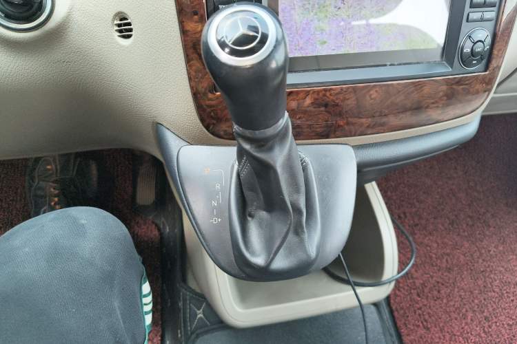 Used Mercedes-Benz Viano 2013 3.0L Comfort Edition Gear Lever