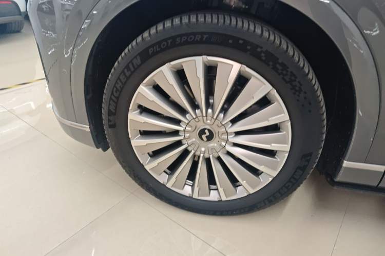 Used ONVO Luxeed L90 2025 Model—Max Six-Seater Version Left Front Wheel Hub