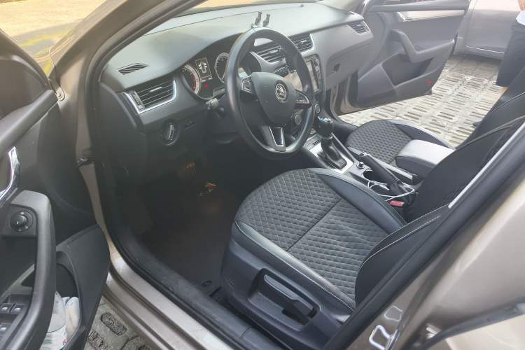 Used Skoda Octavia 2018 1.6L Automatic Luxury Edition