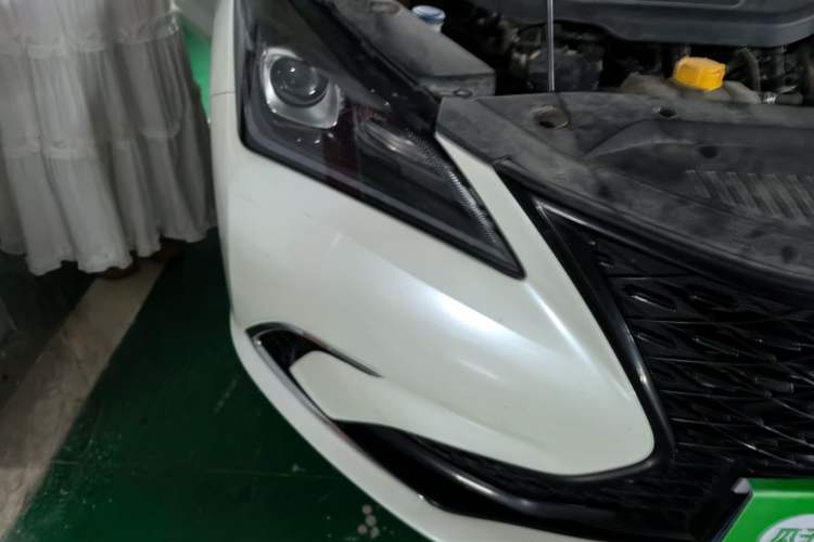 Used CHANGAN Eado 2019 Blue Whale Edition 280T GDI DCT High-Speed Model Right Front Headlight