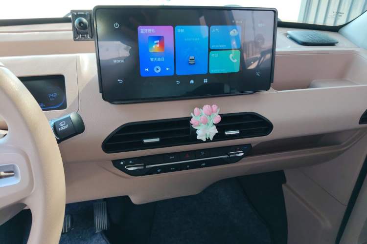 Used Geely Galaxy Panda 2024 Panda Mini 200km Endurance Bear Audio And AC Panel