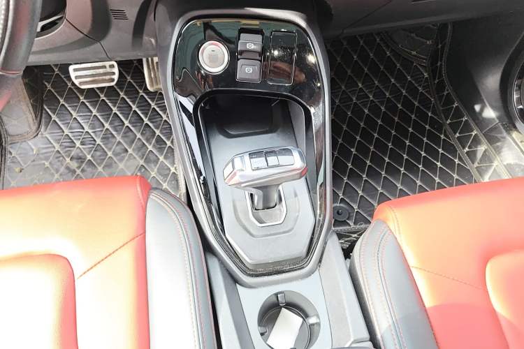 Used Haval H2s 2018 Red-Label 1.5T Dual-Clutch Luxury Model Gear Lever