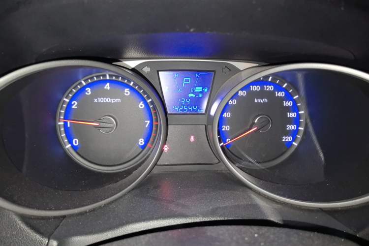 Used Hyundai ix35 2012 2.0L Automatic Two-Wheel Drive New Edition GL Odometer Close Up