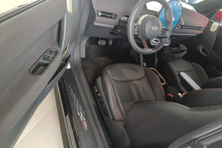 Used MINI Electric COOPER 2024 452km COOPER SE Racing Driver
