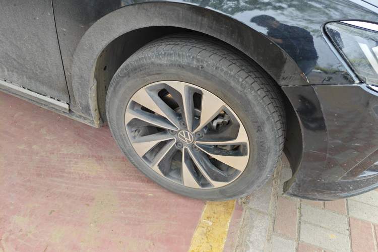 Used Volkswagen Passat 2022 330TSI Elite Edition Right Front Wheel Hub