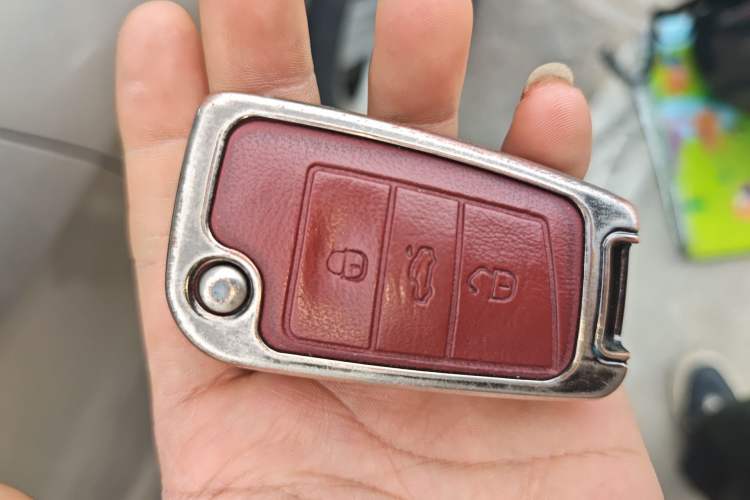 Used Volkswagen Golf 2017 230TSI Automatic Comfort Edition – Celebrating Milestone of One Million Units Vehicle Key