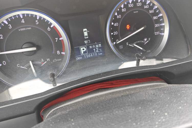 Used Toyota Highlander 2015 2.0T Four-Wheel Drive Luxury Edition 7-Seater Odometer Close Up