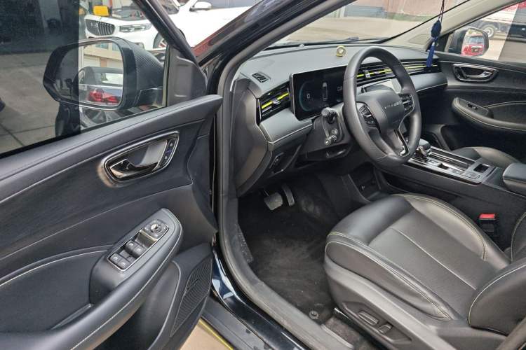 Used Roewe RX5 2023 PLUS 330TGI Automatic Trendsetting Smart Edition