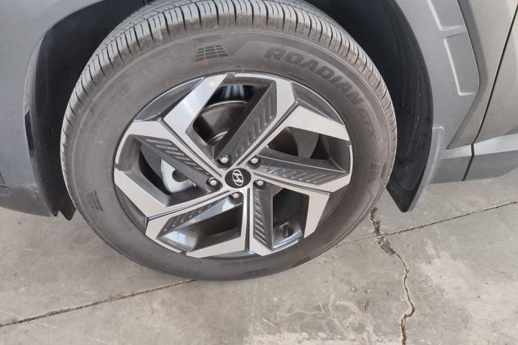 Used Hyundai Tucson 2023 Tucson L 1.5T Automatic Two-Wheel Drive DLX Luxury Edition Left Front Wheel Hub