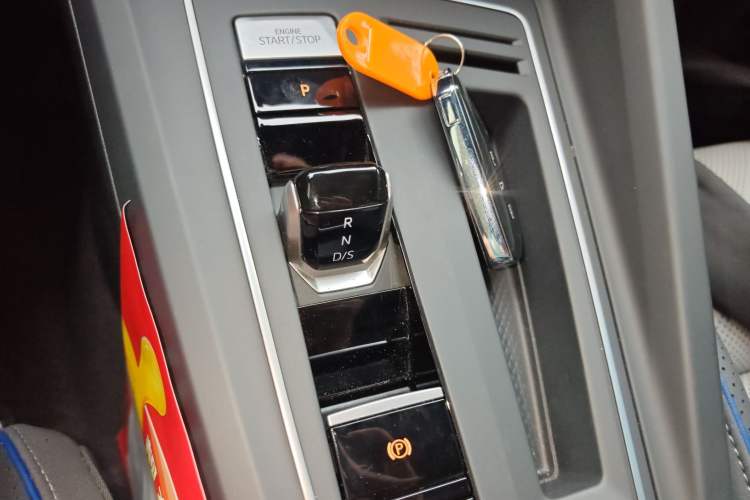 Used Volkswagen Golf 2025 300TSI R-Line Gear Lever