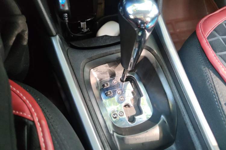 Used Peugeot 2008 2014 1.6L Automatic Fashion Edition Gear Lever