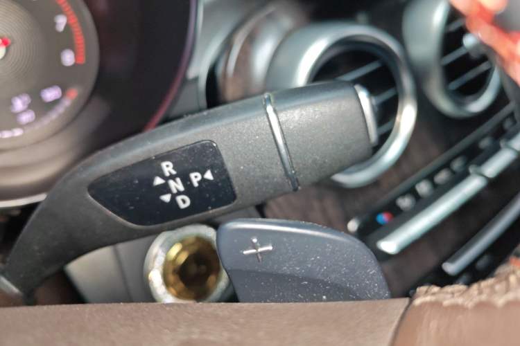 Used Mercedes-Benz GLC 2019 Facelift GLC 260 L 4MATIC Luxury Model Gear Lever