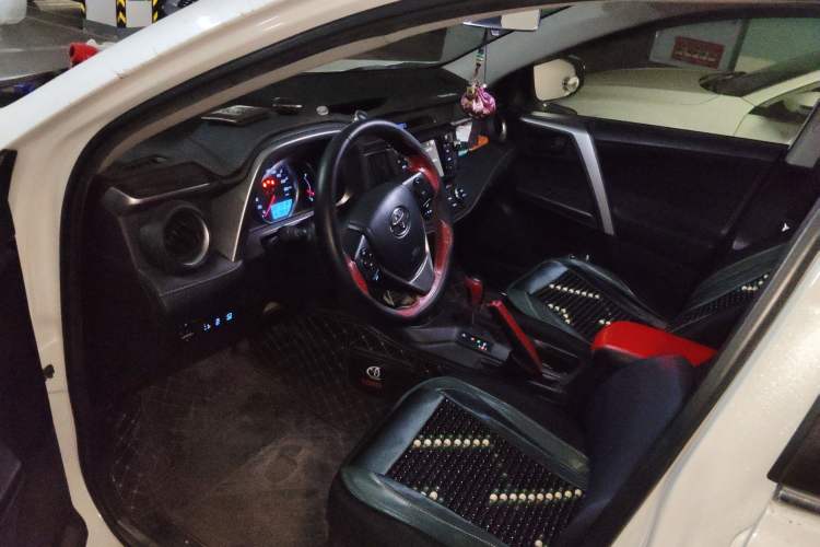 Used Toyota RAV4 2016 2.0L CVT Two-Wheel Drive Fashion Edition China V Standard