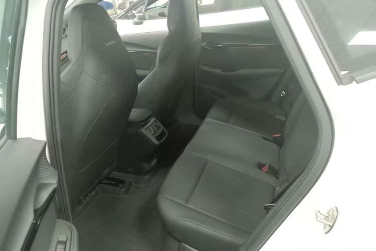 Used Volkswagen ID.UNYX 2024 Pro Long-Range Version Left Rear Seat