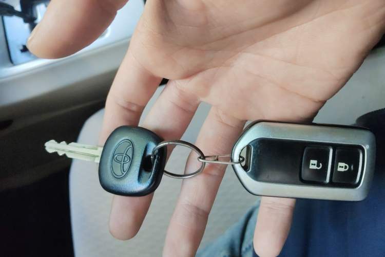 Used Toyota Highlander 2012 2.7L Two-Wheel Drive 7-Seater Elite Edition Vehicle Key