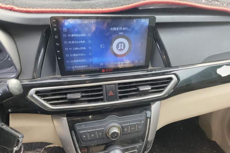 Used Zotye Domy X5 2017 Value Edition 1.6L Manual Fashion Model Audio And AC Panel