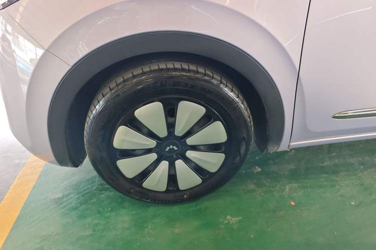 Used Wuling Bingo 2025 410 km Lingxi Deluxe Edition Left Front Wheel Hub