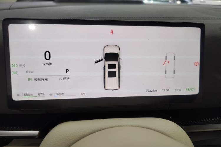 Used VOYAH Dream 2025 PHEV Four-Wheel-Drive Flagship Kunpeng Edition
