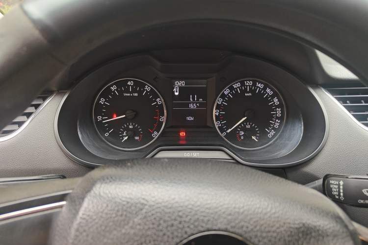 Used Skoda Octavia 2017 Classic Model 1.6L Manual Comfort Edition Instrument Cluster