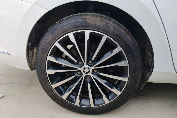 Used Skoda Superb 2016 TSI280 DSG Innovation Edition Right Rear Wheel Hub