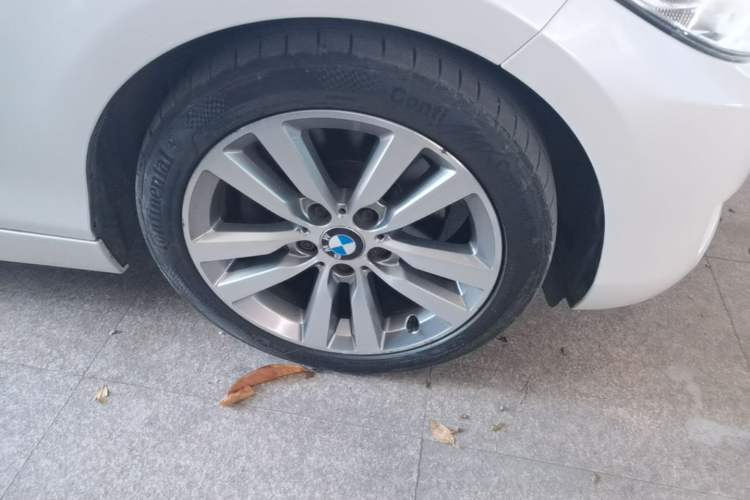 Used BMW 2 Series 2015 220i Convertible Coupe Leading Model
