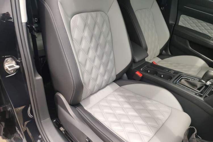 Used Volkswagen Magotan 2023 2 Million Units Limited Edition 330TSI DSG Leading Version Right Front Seat