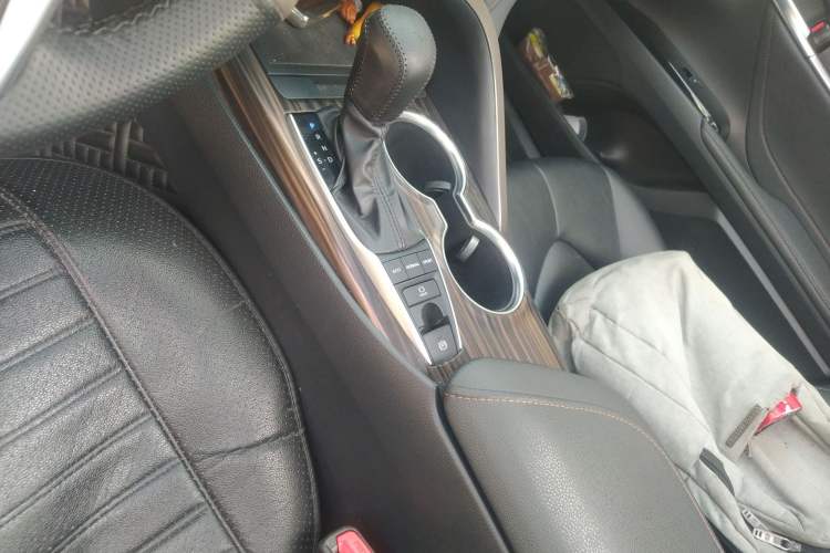 Used Toyota Camry 2019 Revised Version 2.5G Luxury Edition Gear Lever