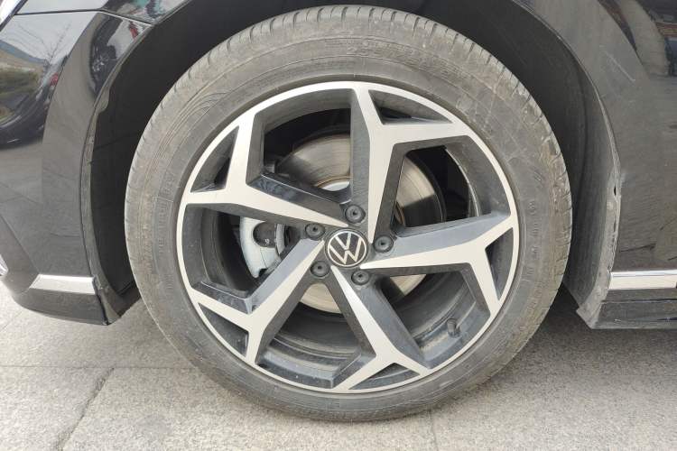 Used Volkswagen Magotan 2023 2 Million Units Limited Edition 330TSI DSG Leading Version