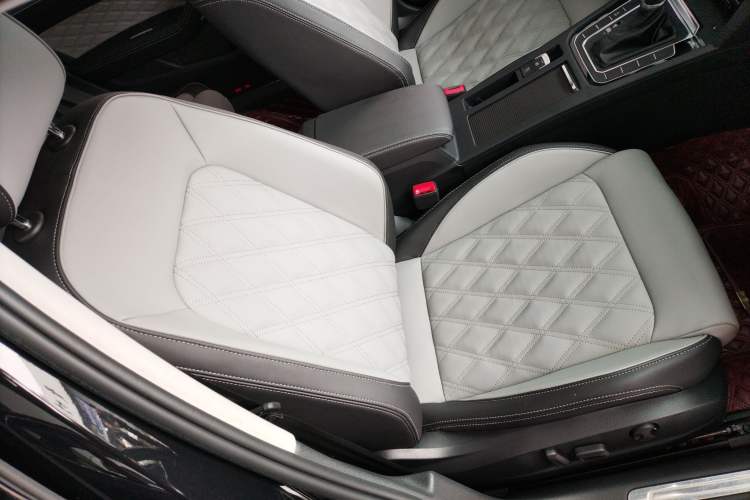 Used Volkswagen Magotan 2023 2 Million Units Limited Edition 330TSI DSG Leading Version
