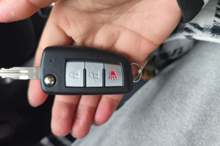 Used Nissan Navara 2017 2.5L Automatic 2WD Luxury Edition QR25
