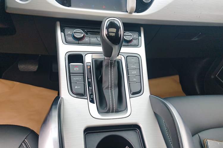 Used Geely Auto Emgrand X7 Sport 2018 1.8TD Automatic Two-Wheel Drive Smart Connect 4G Internet Edition