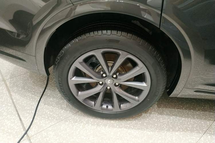 Used Li Auto ONE 2020 Range-Extended 7-Seater Version Exterior 5