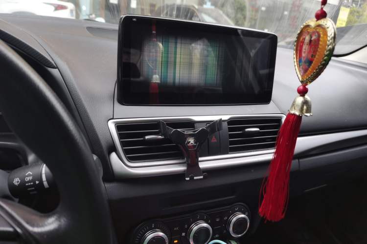 Used Mazda 3 Axela 2019 Cloud-Controlled Version Sedan 1.5L Automatic Comfort Trim China V Standard Audio And AC Panel