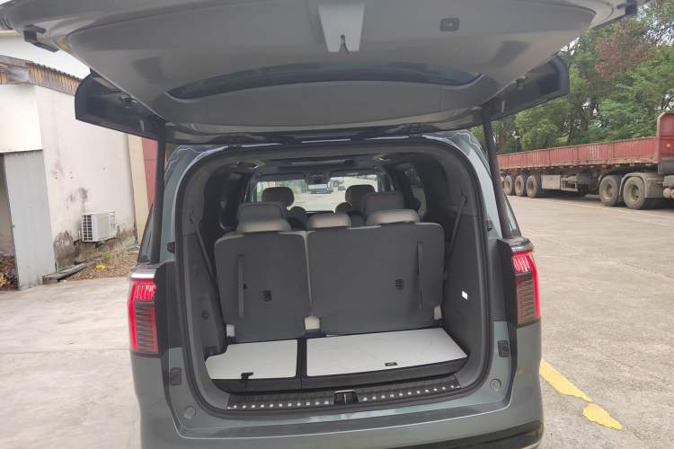 Used Zeekr 009 2024 7-Seater Aisle Version 108 kWh
