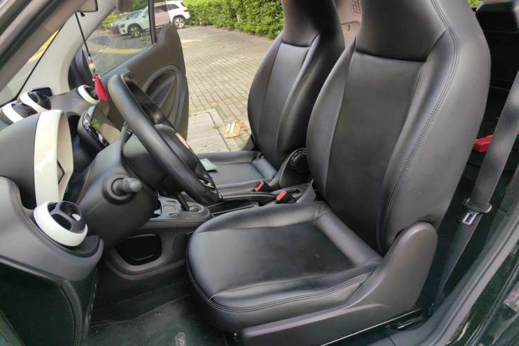 Used smart fortwo 2015 1.0L 52 kW hardtop Dynamic version
