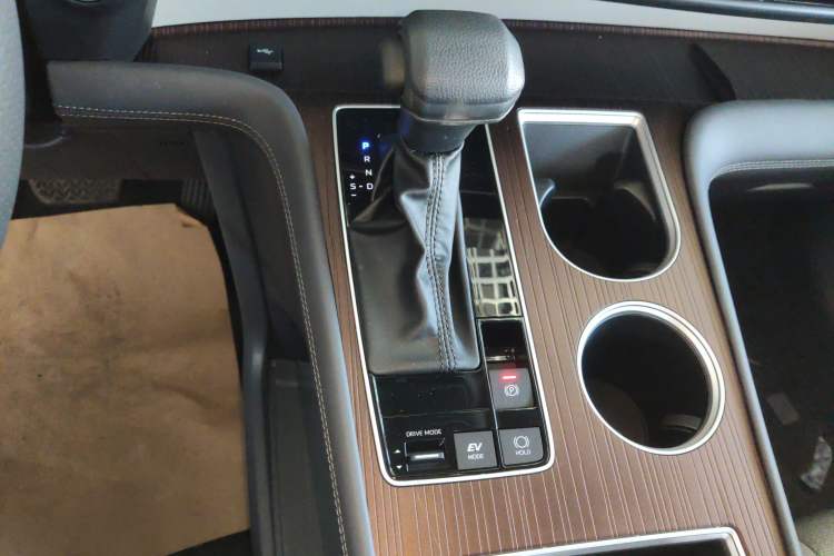 Used Toyota Sienna 2026 Model 2.5L Dual-Engine Two-Wheel-Drive Comfort Edition