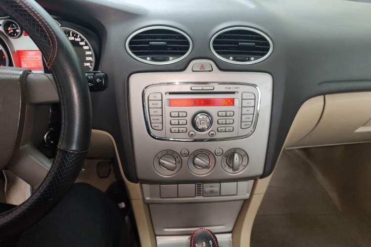 Used Ford Focus 2013 Sedan Classic 1.8L Manual Base Model