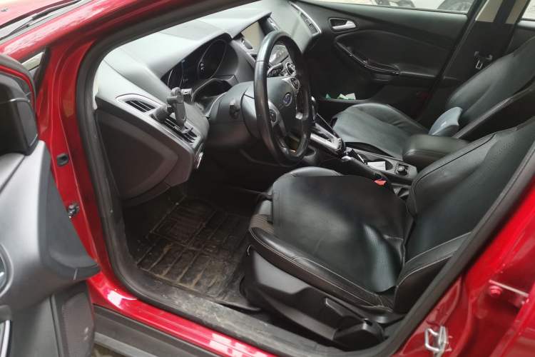 Used Ford Focus 2012 Sedan 1.6L Automatic Fashion Edition
